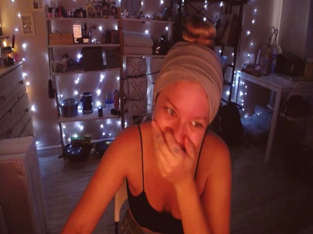 Live sex webcam photo for PopNPickles #269097195