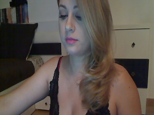 Live sex webcam photo for MISS__S #269105581