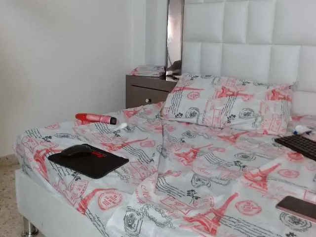 Live sex webcam photo for Paulet6 #269085291