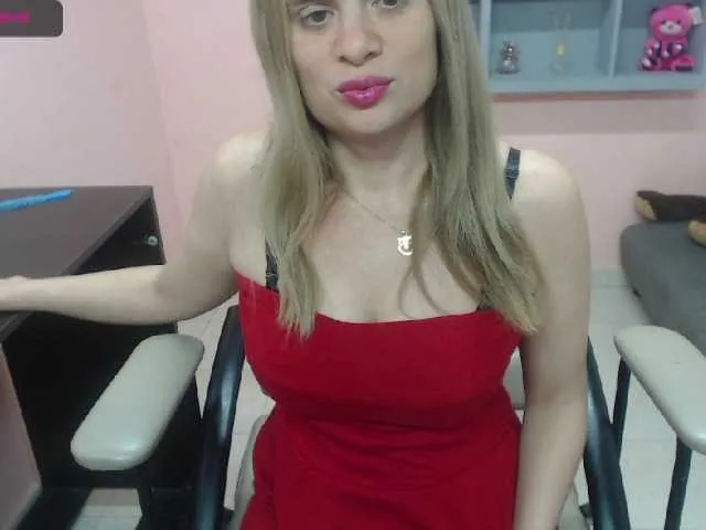 Live sex webcam photo for DirtyTina #269101938