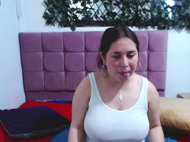 Live sex webcam photo for queen077 #269086576