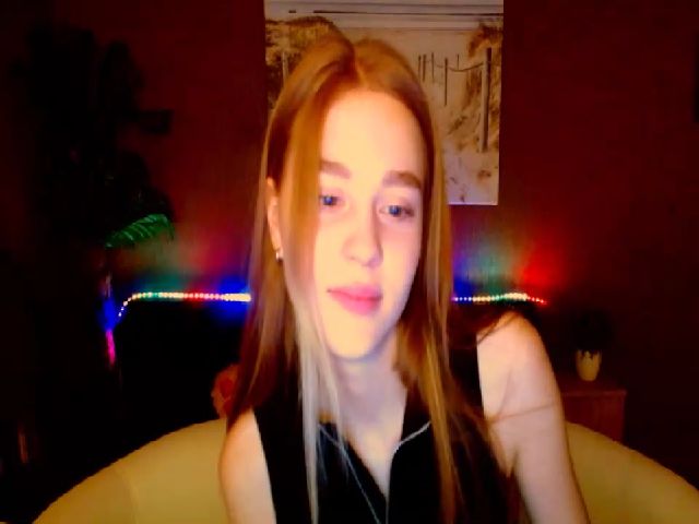 Live sex webcam photo for AngelinaW_ #269089590