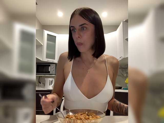 Live sex webcam photo for HannaMils #269100290