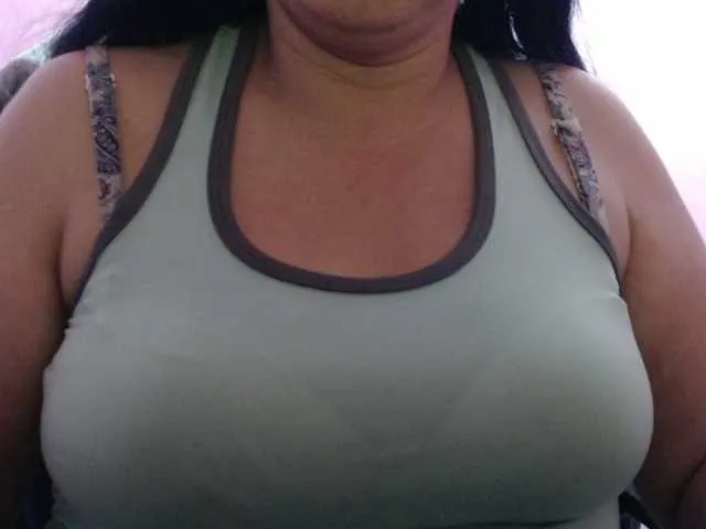 Live sex webcam photo for luzzyhot #269123935