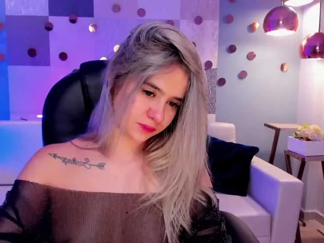 Live sex webcam photo for YennyWalter #269113329