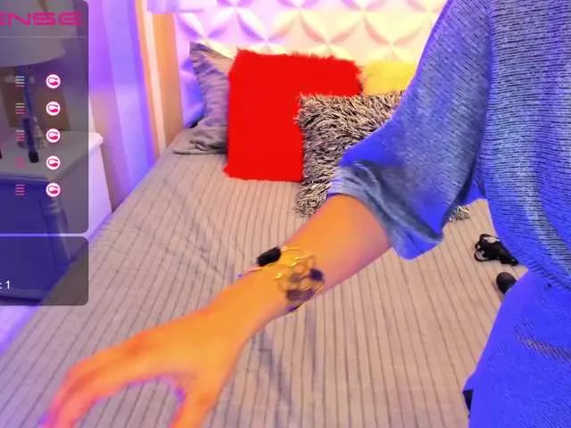 Live sex webcam photo for KaylaGinger #269122855