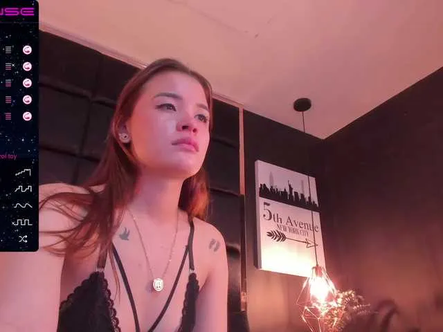Live sex webcam photo for NicolPalacios #269123058