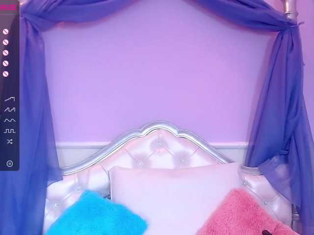 Live sex webcam photo for MaddieAlle #269113869