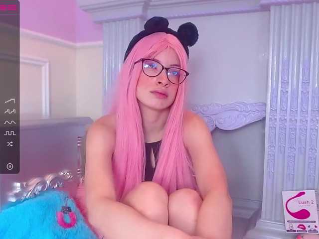 Live sex webcam photo for MaddieAlle #269118370