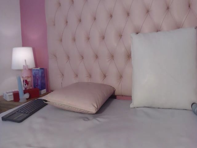 Live sex webcam photo for Crystal_Star9 #269113904