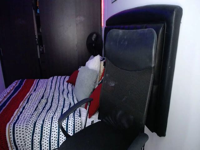 Live sex webcam photo for Valen_giraldo #269121653