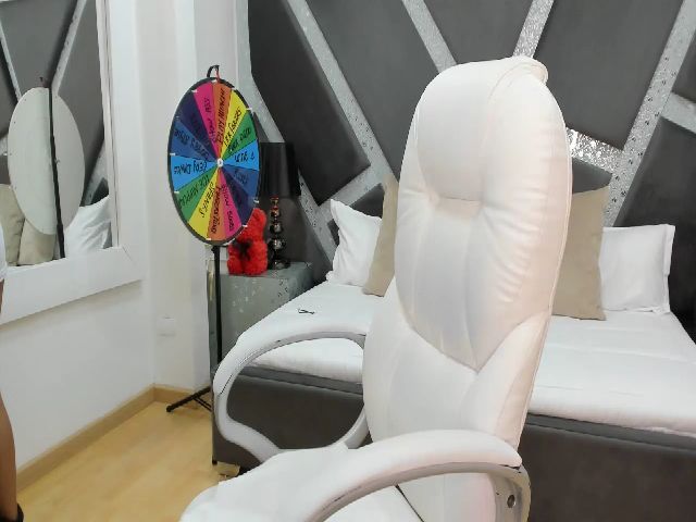 Live sex webcam photo for BrendaBuiles #269125962