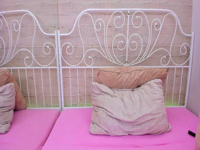 Live sex webcam photo for JuliaBusty #269127456