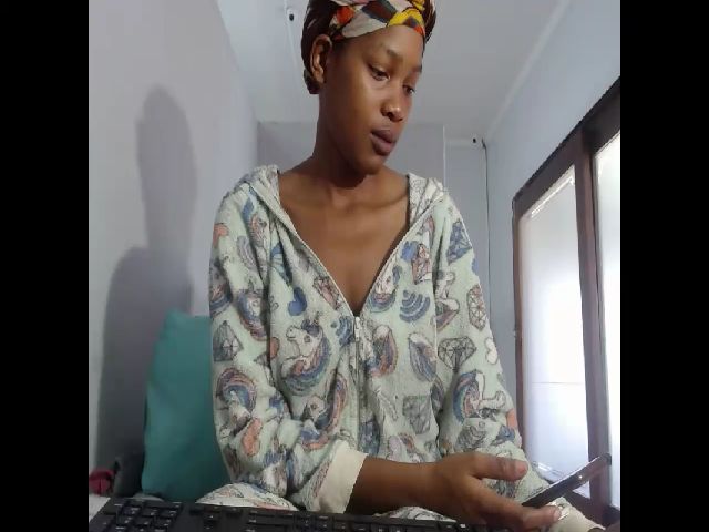 Live sex webcam photo for Aaliyah98x #269116612