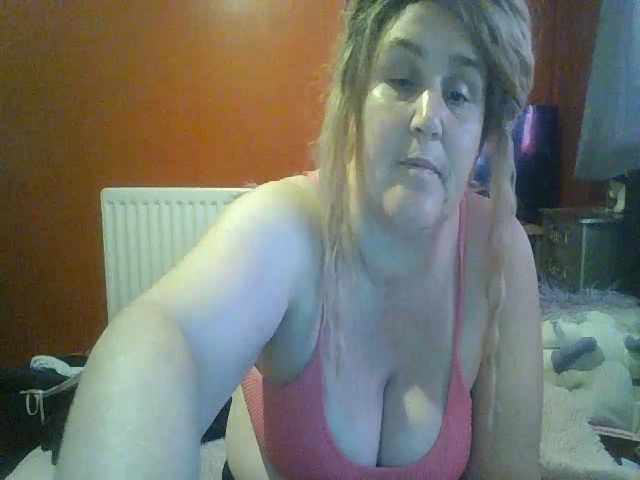 Live sex webcam photo for YUMMYMUMMY39 #269116282