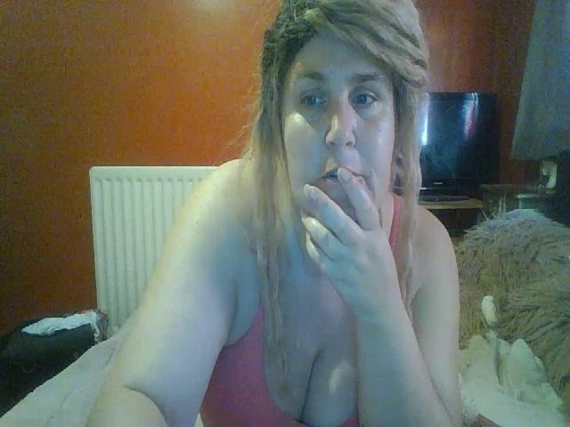 Live sex webcam photo for YUMMYMUMMY39 #269121663