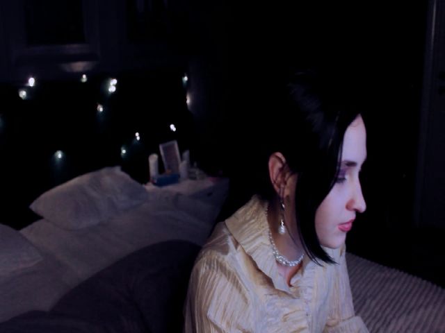 Live sex webcam photo for VictoriaLein #269109593