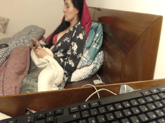 Live sex webcam photo for isabellazee2 #269109770