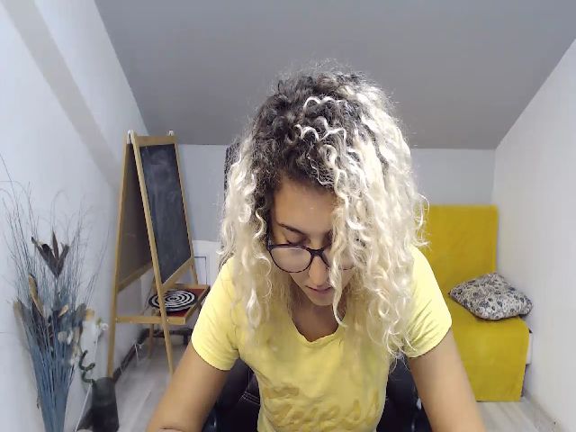 Live sex webcam photo for CurlyBella #269110734