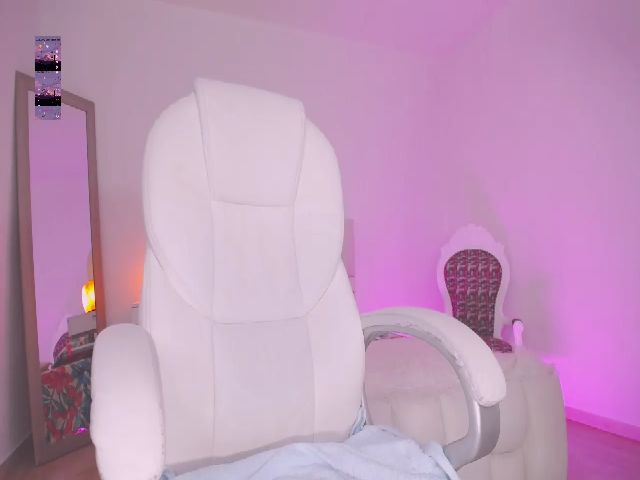 Live sex webcam photo for Karina_V #269115958