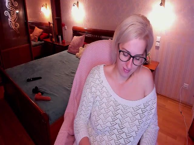 Live sex webcam photo for VictoriaJons5 #269115237