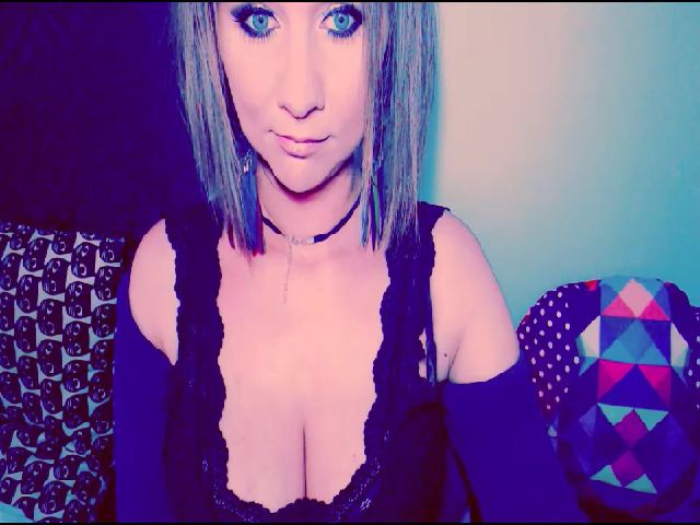 Live sex webcam photo for LillyFox69 #269115635