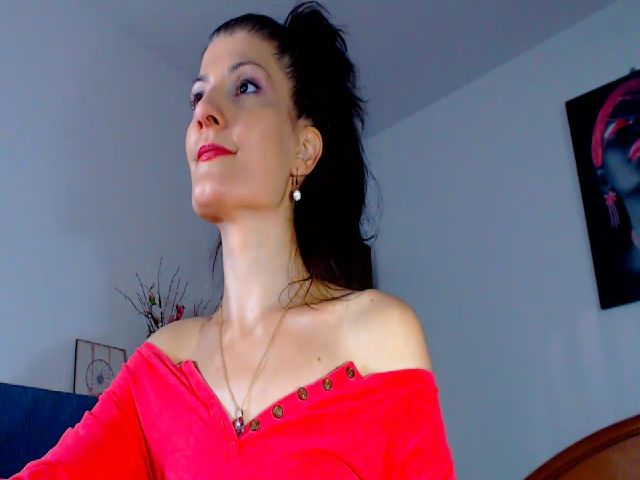 Live sex webcam photo for SexxyAylin #269120266