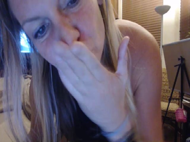 Live sex webcam photo for Autumn_Blonde #269109189