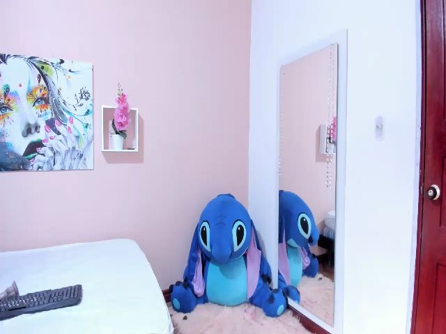 Live sex webcam photo for ZOE_CAT #269119143