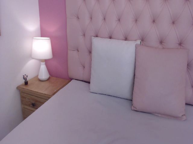 Live sex webcam photo for Keyra_R #269119085