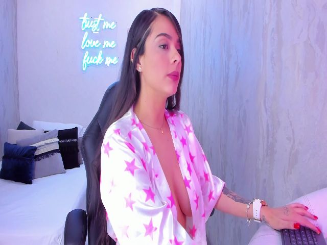 Live sex webcam photo for VictoriaMilan #269124911