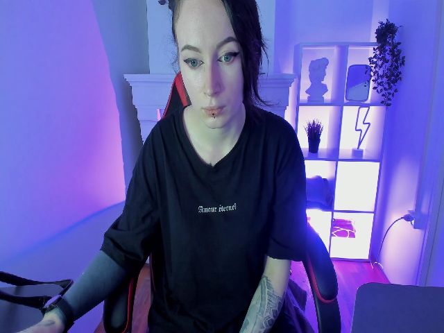 Live sex webcam photo for HelenCarter #269126079