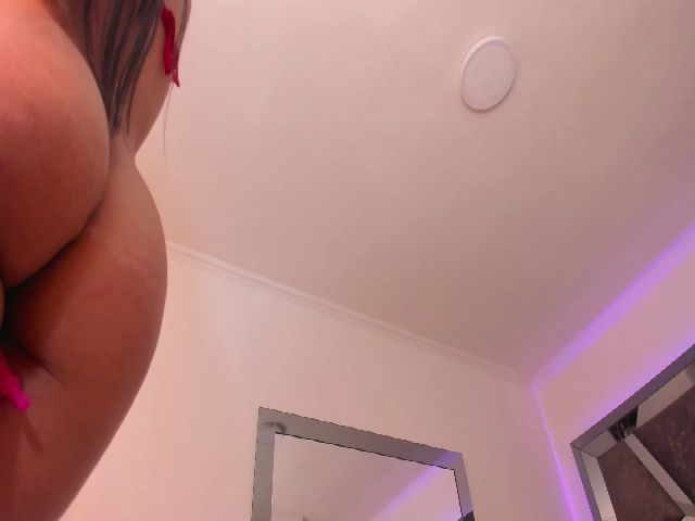 Live sex webcam photo for Marnie_Jones #269112373