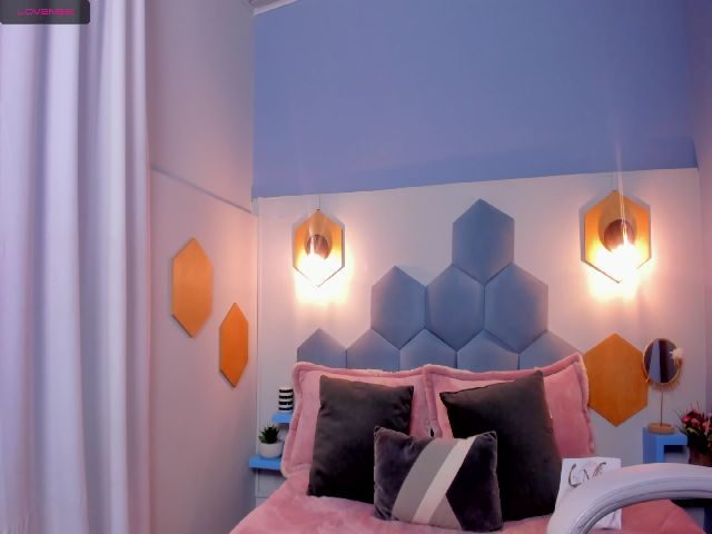 Live sex webcam photo for JessiDurann #269111670