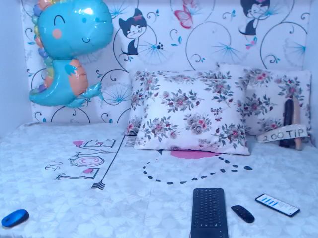 Live sex webcam photo for KinkyBrunetee #269119837
