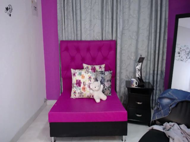 Live sex webcam photo for Melysex18 #269128012