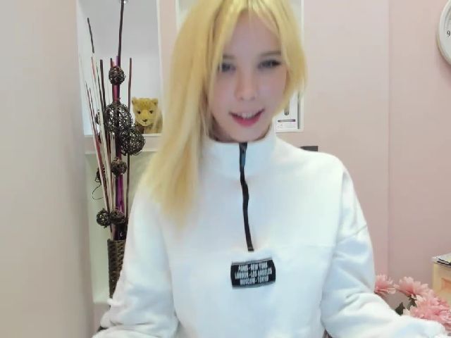 Live sex webcam photo for VeronicaRangy #269108002
