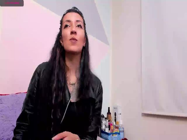 Live sex webcam photo for Violetatoo #269108399