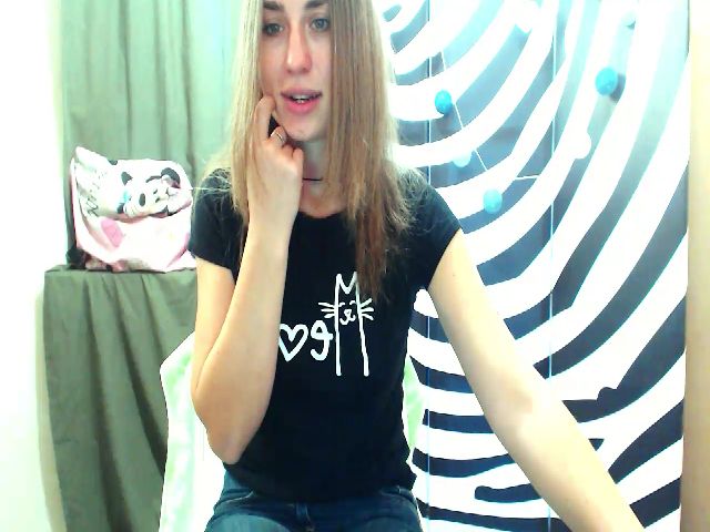 Live sex webcam photo for HeartGirl #269115433