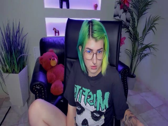 Live sex webcam photo for EllieSmile #269126493