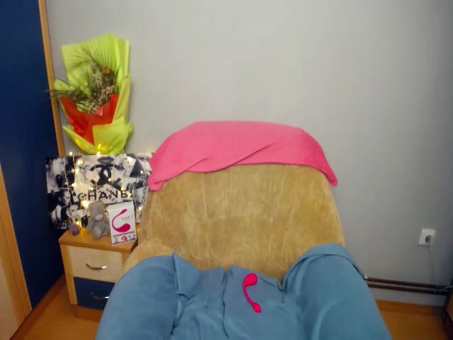 Live sex webcam photo for Vika_Hot_ #269119458