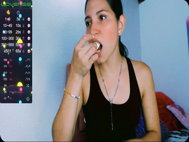 Live sex webcam photo for Emma_18x #269122174