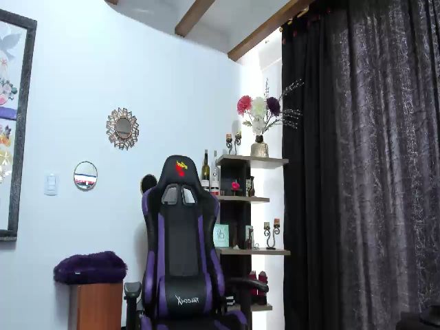 Live sex webcam photo for ConiBonie #269120491