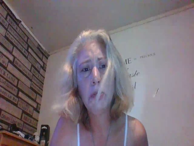 Live sex webcam photo for XxMommaKxX #269118898