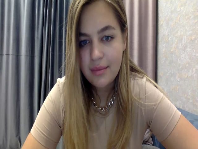 Live sex webcam photo for Princess_Ly2 #269106449
