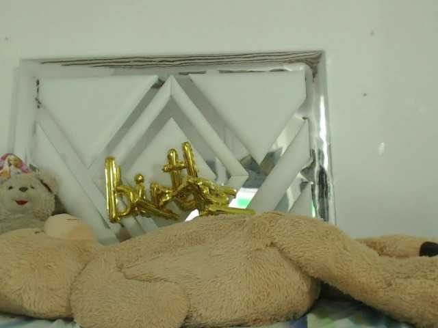 Live sex webcam photo for SweetBarbie #269129224