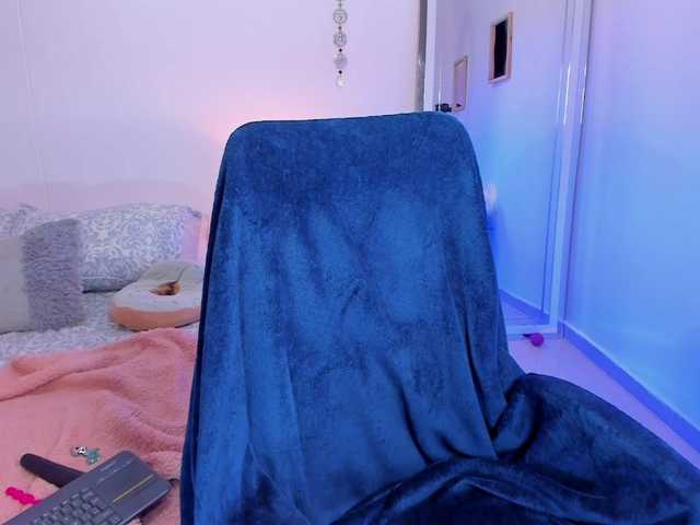 Live sex webcam photo for EMIILYJAMESS #269129882