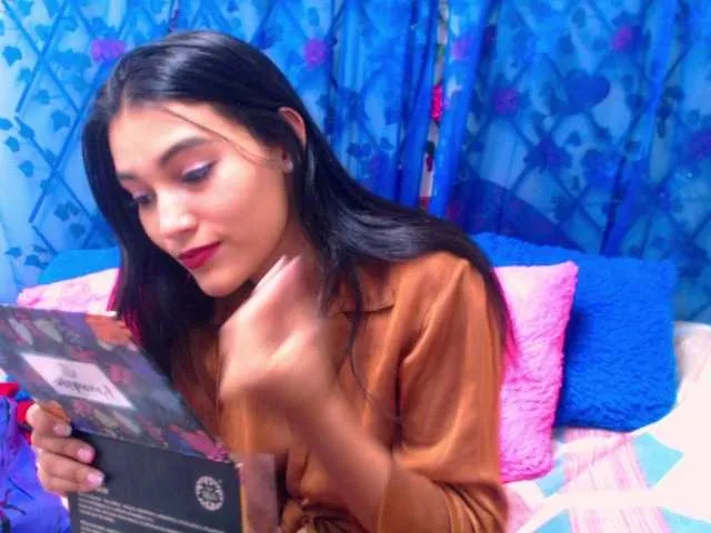 Live sex webcam photo for vikyroxe #269135299