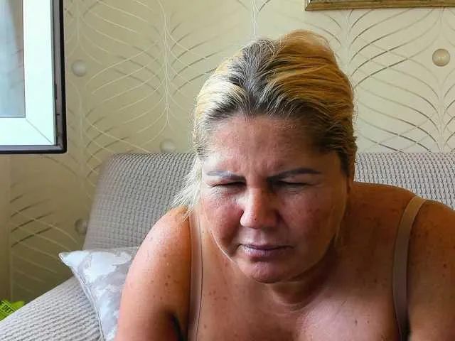Live sex webcam photo for come2mom #269138998