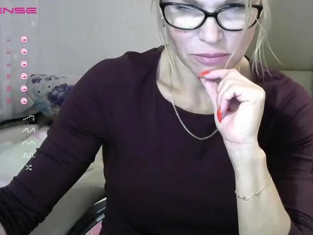 Live sex webcam photo for Lisa1225 #269143453